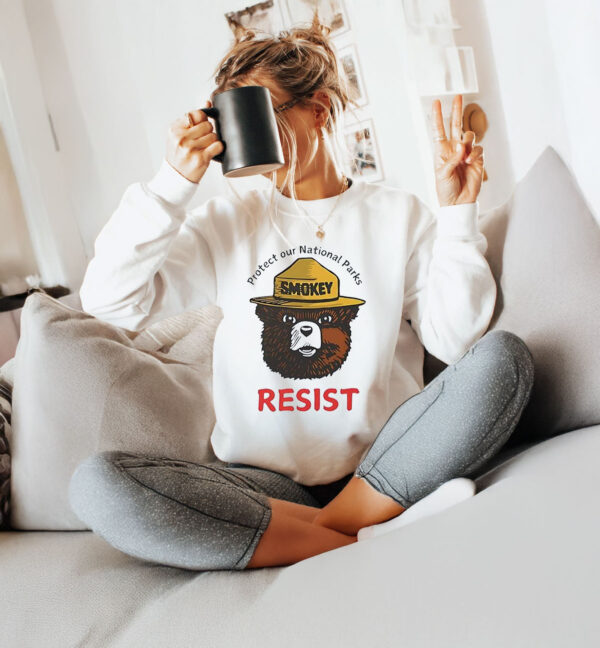 Protect our national parks bear resist T-Shirt