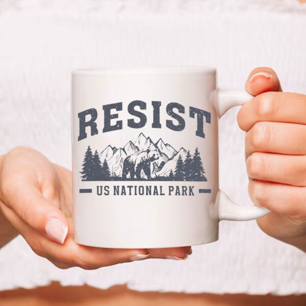 Resist Bear US National Park Mug