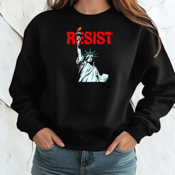 Resist Statue of Liberty 2025 T-Shirt