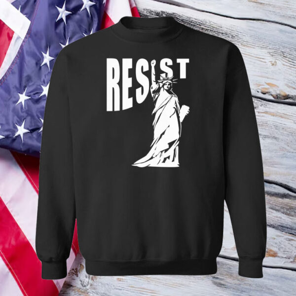 lady liberty resist fist T-Shirt